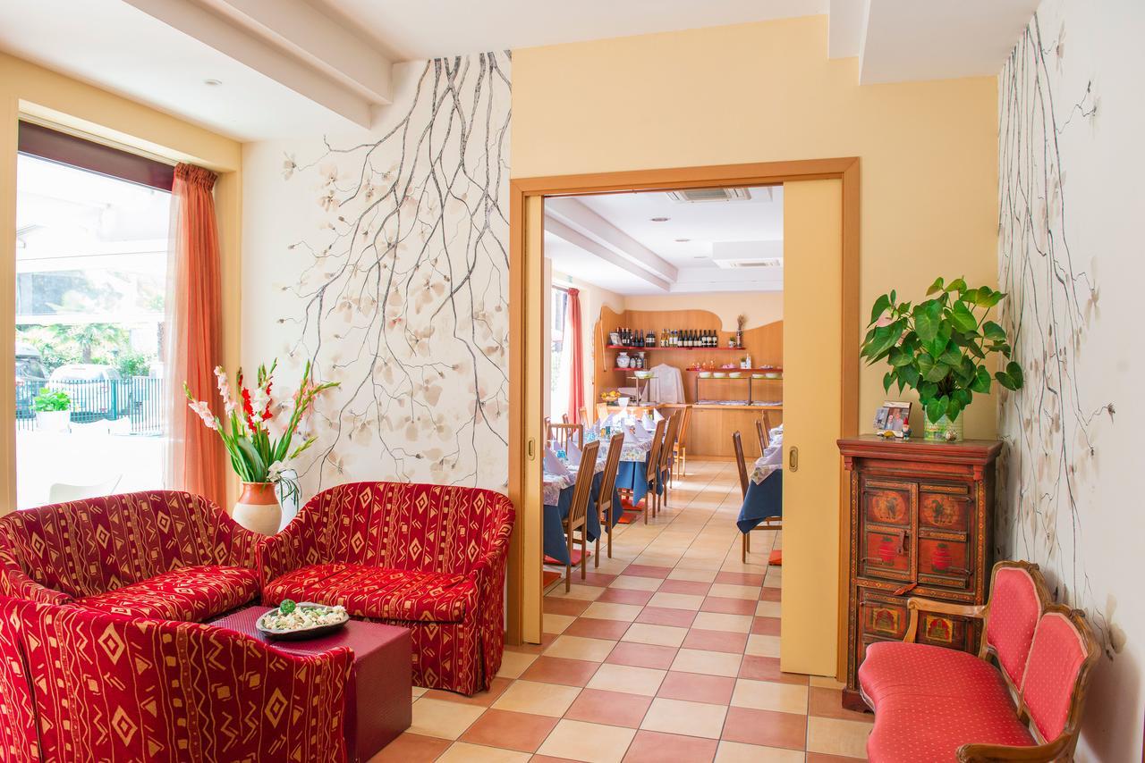 Hotel Sporting Pinarella Εξωτερικό φωτογραφία